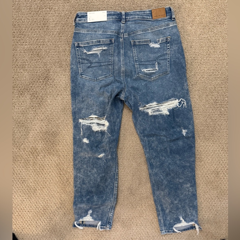 American Eagle Distressed Light Acid Washed Mom Jean -8 short - Picture 3 of 12